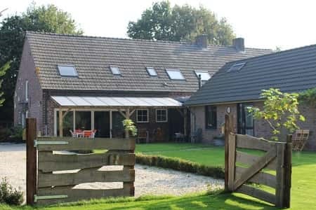 Vakantiehuis met sauna en jacuzzi voor 10 personen in Limburg