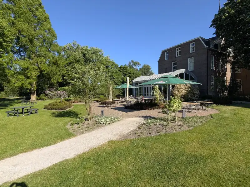 Groepsaccommodatie voor 30 tot 33 personen Schitterend klooster met 1-persoons en 2-persoons kamers