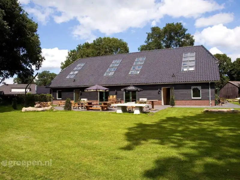 Groepsaccommodatie met 12 slaapkamers Vrij gelegen groepsaccommodatie op de Veluwe