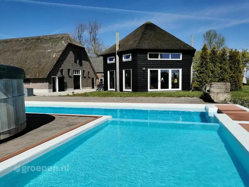 Groepsaccommodatie met zwembad Unieke vakantievilla voor groepen waar je lekker kunt zwemmen