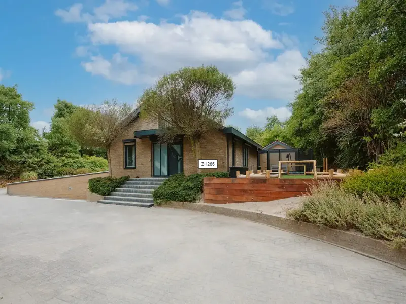Luxe groepsaccommodatie met zwembad voor 18 personen in Zuid Holland