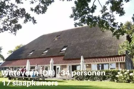 Grote vakantieboerderij Mooie vakantieboerderij voor 34 personen in Drenthe
