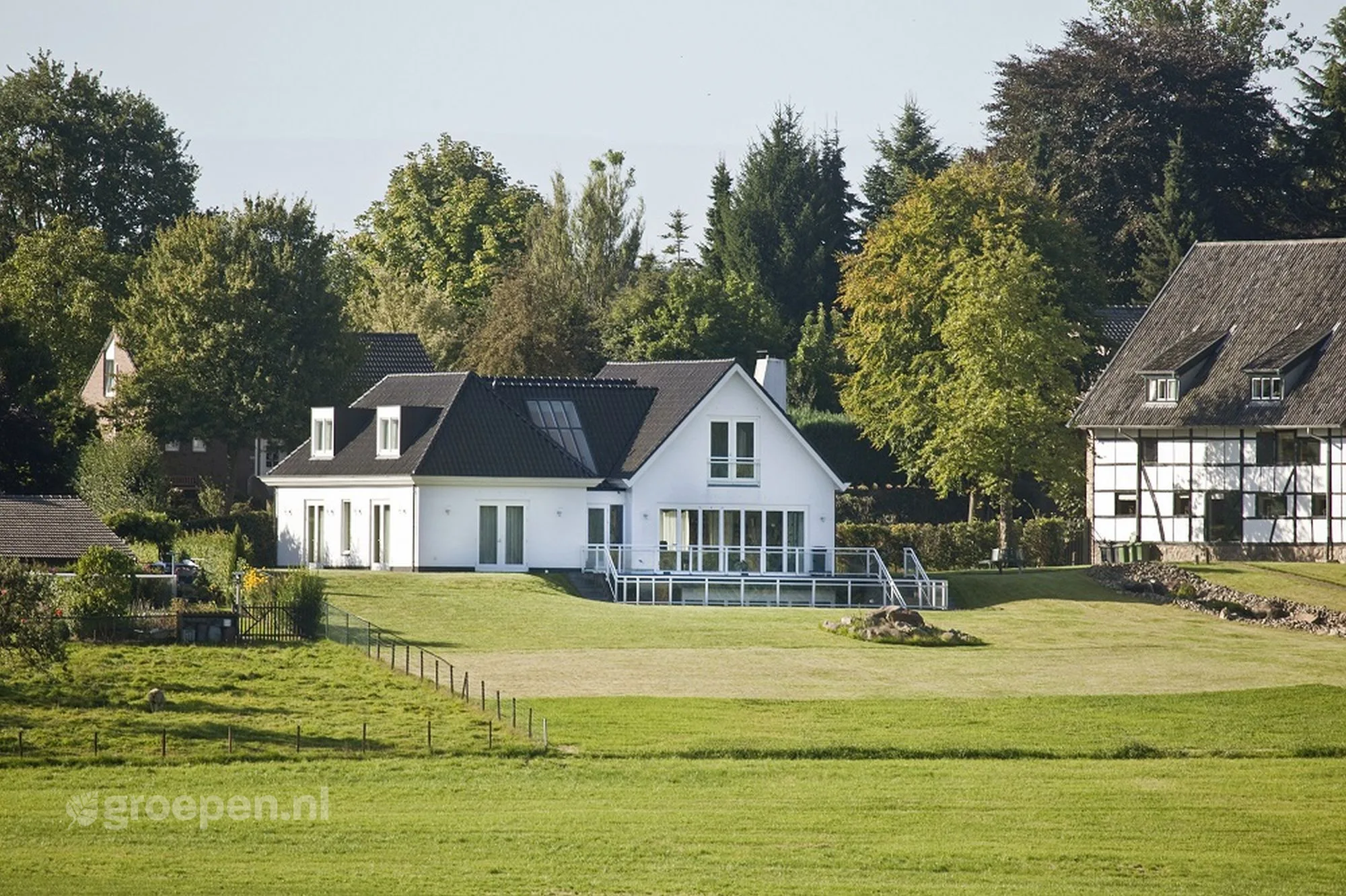 luxe-vakantievilla-20-personen-7-slaapkamers Luxe groepsaccommodatie voor 20 personen in Limburg