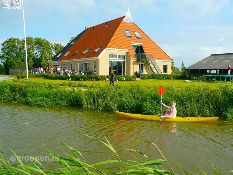 Luxe Friese groepsaccommodatie voor 16 personen
