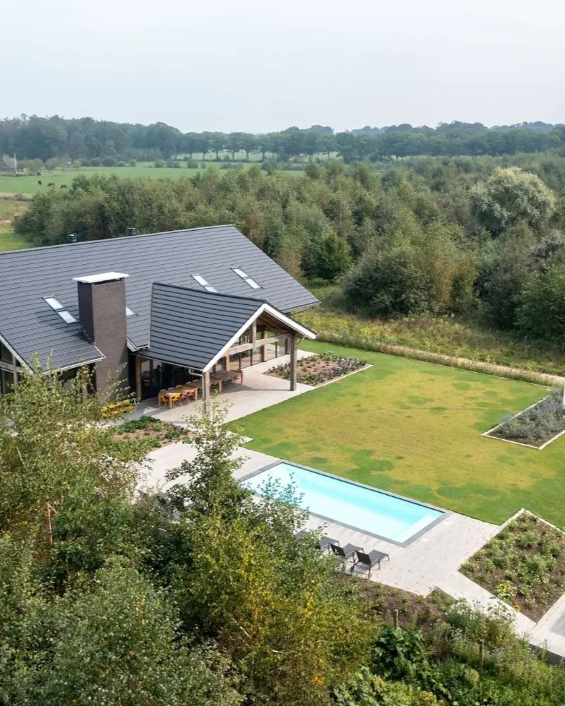 Luxe groepsaccommodatie met zwembad voor 24 personen, 9 slaapkamers