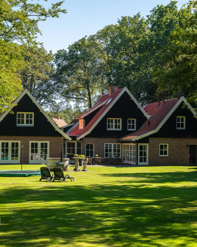 Luxe groepsaccommodatie Losser, Overijssel, voor 20 personen met 10 slaapkamers