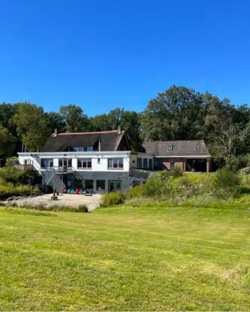 Unieke groepsaccommodatie Diever, Drenthe, voor 23 personen met 8 slaapkamers